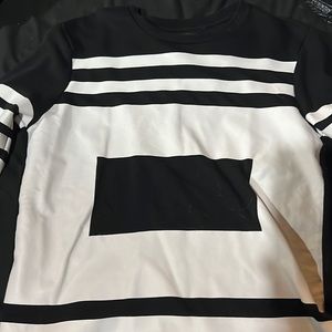Forever 21 white and black pattern sweatshirt